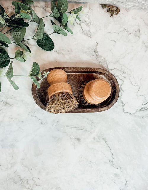 Load image into Gallery viewer, Natural Sisal Brush by Gia Roma
