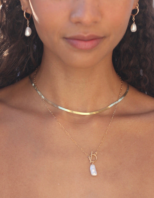 Load image into Gallery viewer, Cove Necklace by Urth and Sea
