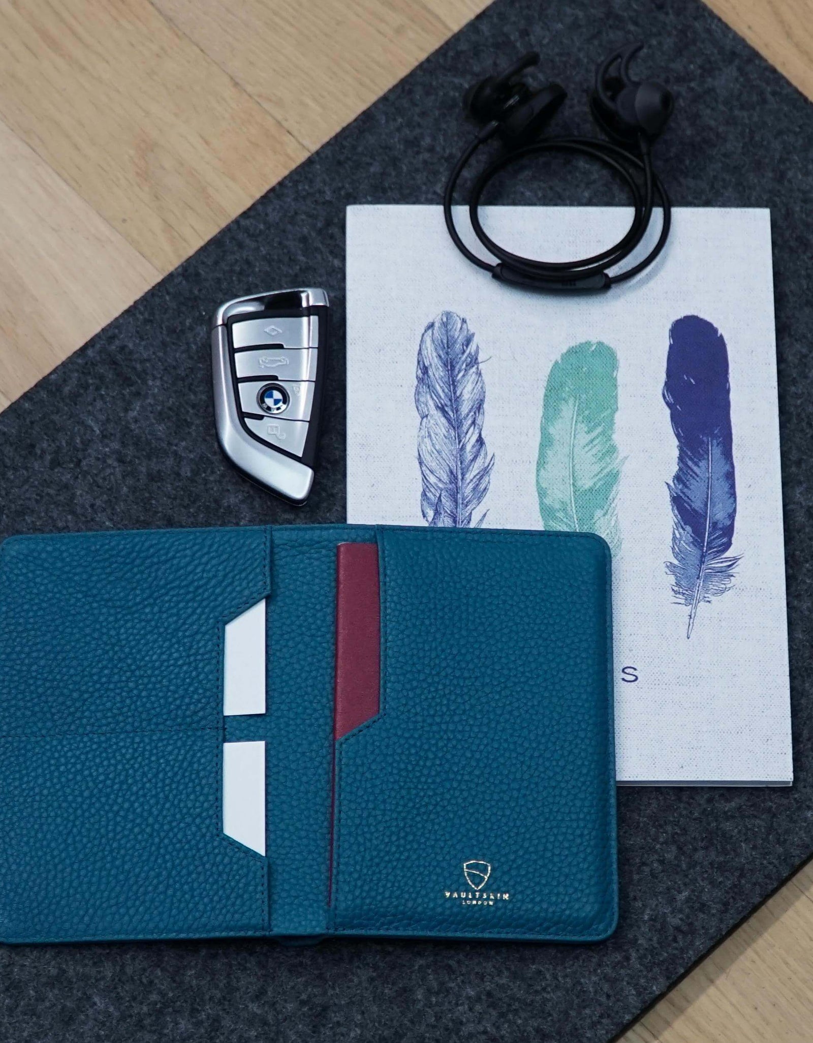 KENSINGTON Passport Wallet by Vaultskin