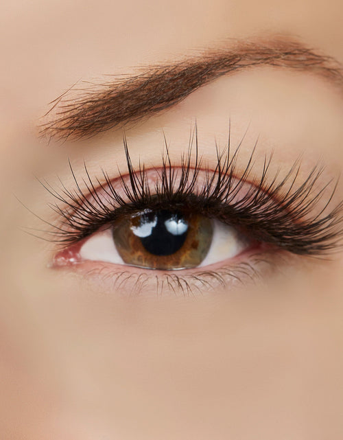 Load image into Gallery viewer, Halo Effect Lash Style by True Beauty Lashes
