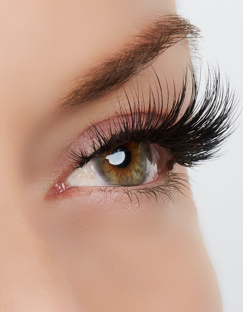 Load image into Gallery viewer, Shine Bright Like a Diamond Lash Style by True Beauty Lashes
