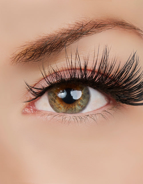 Load image into Gallery viewer, Center of Attention Lash Style by True Beauty Lashes
