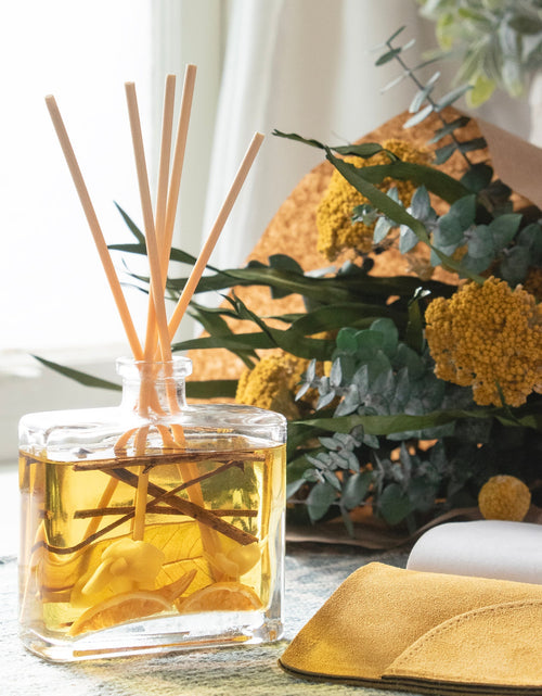Load image into Gallery viewer, Lemon Zest &amp; Thyme Reed Diffuser by Andaluca Home
