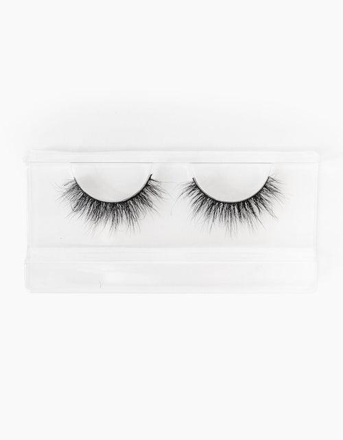 Load image into Gallery viewer, Manhattan Lashes by Kawaii Girl Cosmetics
