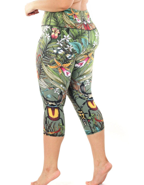 Load image into Gallery viewer, Green Thumb Printed Yoga Crops by Yoga Democracy
