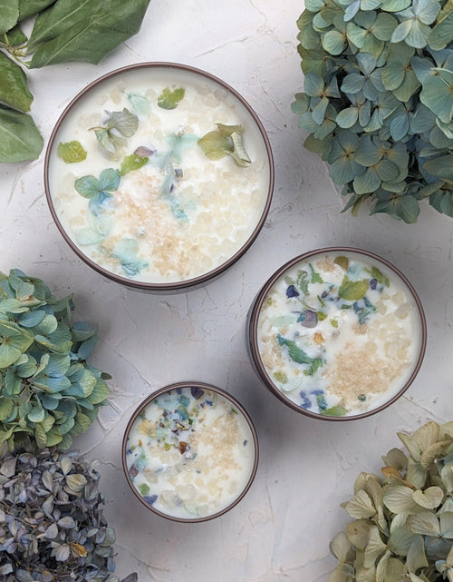 Load image into Gallery viewer, BY THE SEA Hydrangea Sea Salt Candle by Ash &amp; Rose
