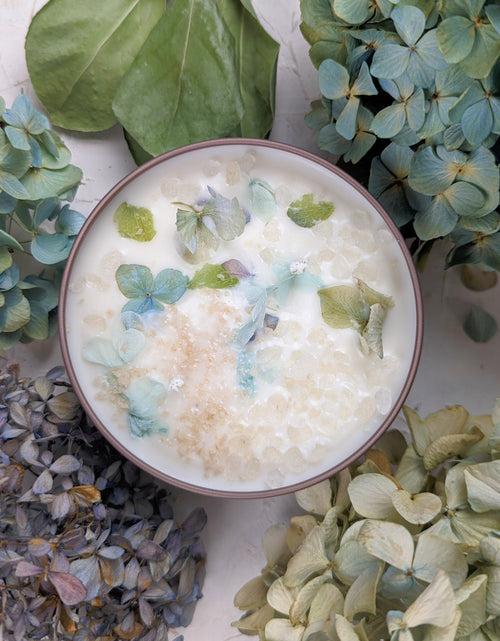 Load image into Gallery viewer, BY THE SEA Hydrangea Sea Salt Candle by Ash &amp; Rose
