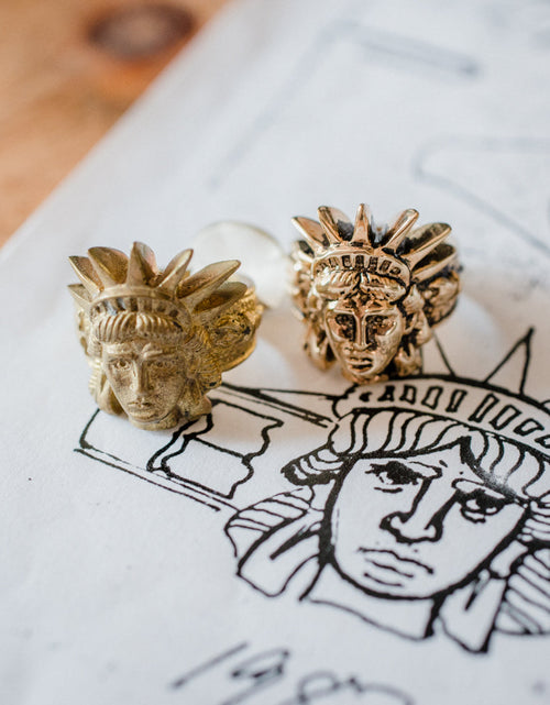 Load image into Gallery viewer, Vintage Ring Lady Liberty Statue of Liberty Jewelry Patriotic R1987 by PVD Vintage Jewelry
