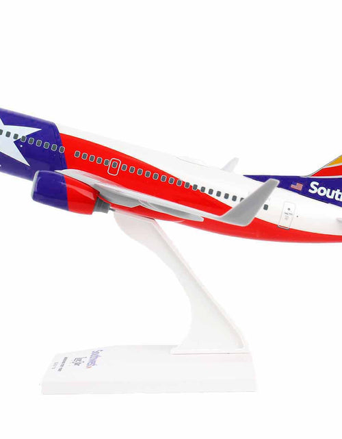 Load image into Gallery viewer, Boeing 737-700 Commercial Aircraft "Southwest Airlines - Lone Star One" (N931WN) Texas Flag Livery (Snap-Fit) 1/130 Plastic Model by Skymarks
