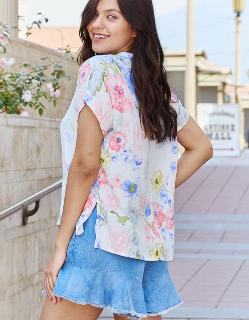 Load image into Gallery viewer, White Birch One And Only Full Size Short Sleeve Floral Print Top
