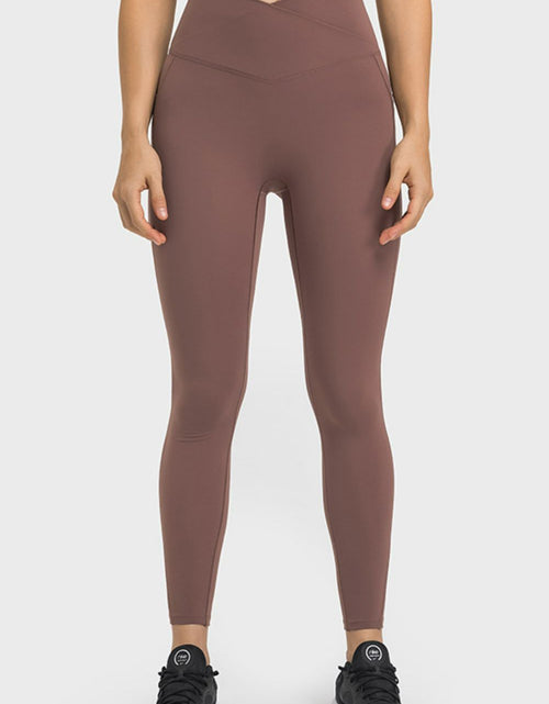 Load image into Gallery viewer, Millennia V-Waist Yoga Leggings with Pockets
