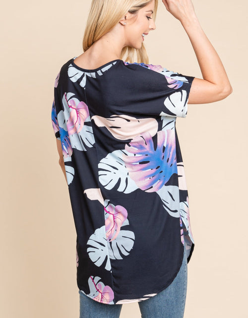 Load image into Gallery viewer, BOMBOM Printed Round Neck Short Sleeve T-Shirt
