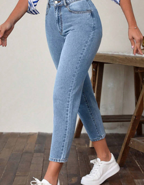 Load image into Gallery viewer, High Waist Jeans with Pockets
