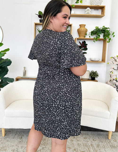 Load image into Gallery viewer, Printed V-Neck Half Sleeve Mini Dress
