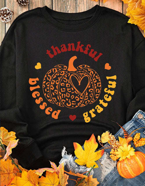 Load image into Gallery viewer, Pumpkin Graphic Long Sleeve Sweatshirt
