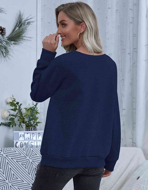 Load image into Gallery viewer, Lip Graphic Round Neck Sweatshirt
