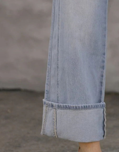 Load image into Gallery viewer, Straight Leg Jeans with Pockets
