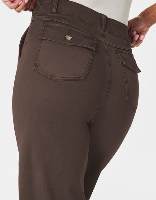 Load image into Gallery viewer, High Waist Jeans with Pockets
