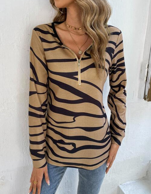 Load image into Gallery viewer, Printed Half Zip Long Sleeve T-Shirt

