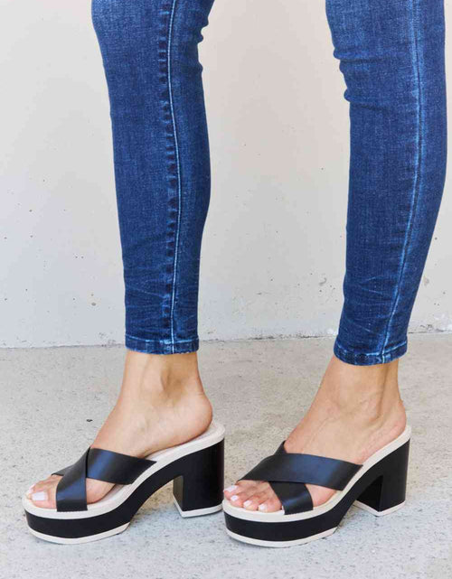 Load image into Gallery viewer, Weeboo Cherish The Moments Contrast Platform Sandals in Black
