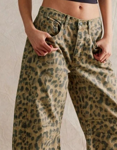 Load image into Gallery viewer, Wide Leg Jeans with Pockets
