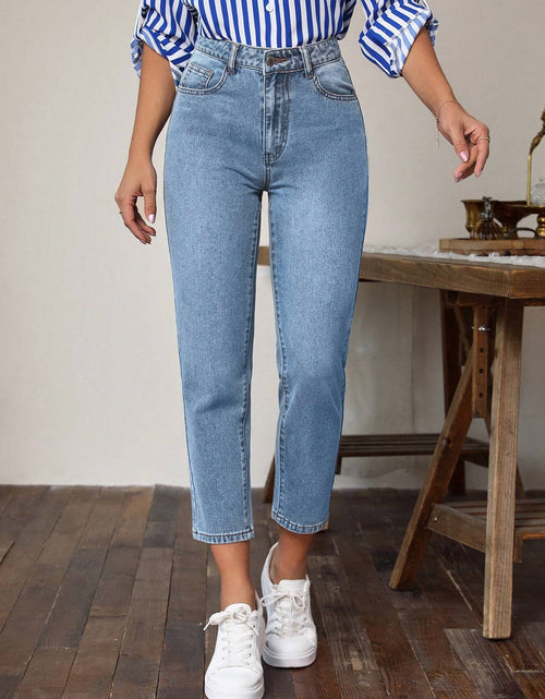 Load image into Gallery viewer, High Waist Jeans with Pockets
