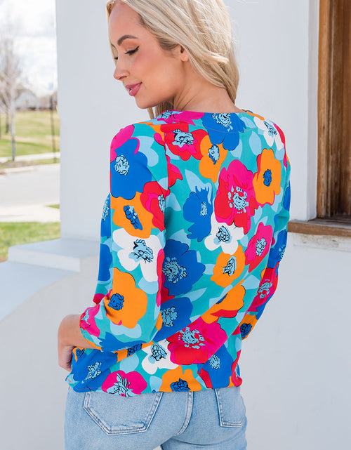 Load image into Gallery viewer, Floral V-Neck Three-Quarter Sleeve Top
