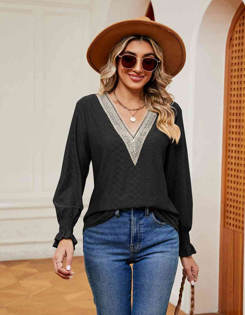Load image into Gallery viewer, Contrast Flounce Sleeve Blouse
