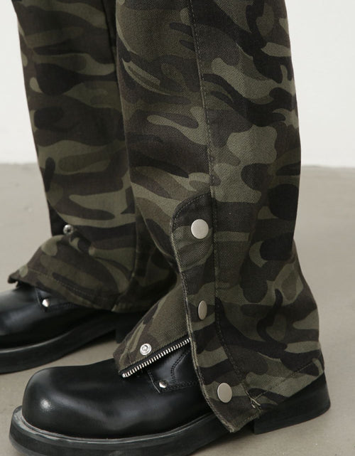 Load image into Gallery viewer, Men's Camouflage Jeans with Cargo Pockets
