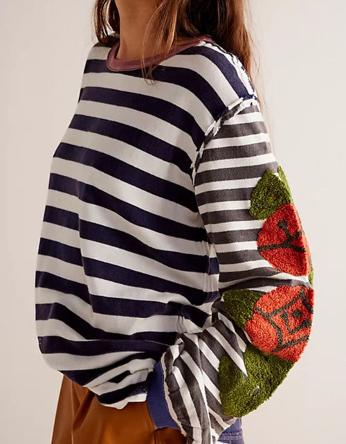 Load image into Gallery viewer, Striped Round Neck Long Sleeve Sweatshirt
