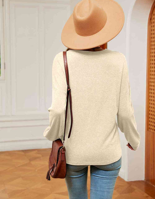 Load image into Gallery viewer, Contrast V-Neck Long Sleeve Blouse
