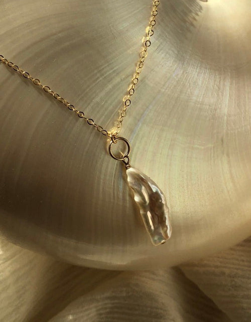 Load image into Gallery viewer, Hanalei Necklace by Urth and Sea
