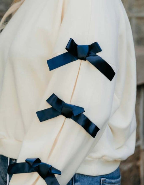 Load image into Gallery viewer, Contrast Bow Round Neck Long Sleeve Sweatshirt
