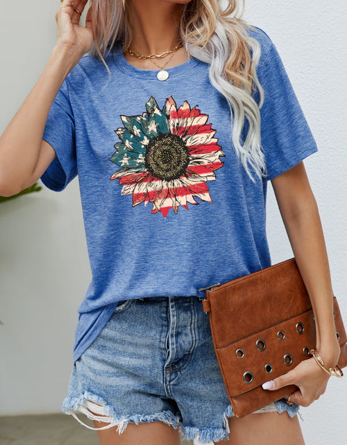 Load image into Gallery viewer, US Flag Flower Graphic Tee
