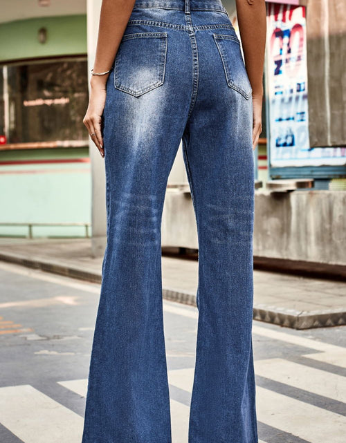 Load image into Gallery viewer, Buttoned Loose Fit Jeans with Pockets
