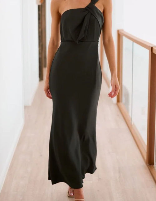 Load image into Gallery viewer, Single Shoulder Sleeveless Maxi Dress

