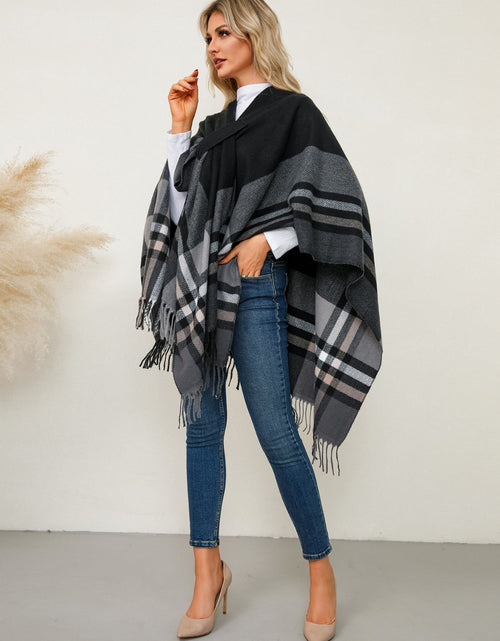 Load image into Gallery viewer, Fringe Contrast Plaid Poncho
