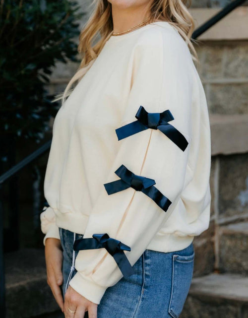 Load image into Gallery viewer, Contrast Bow Round Neck Long Sleeve Sweatshirt
