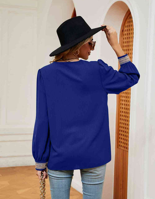 Load image into Gallery viewer, Contrast Puff Sleeve Blouse
