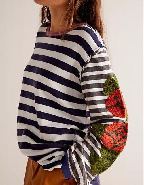 Load image into Gallery viewer, Striped Round Neck Long Sleeve Sweatshirt
