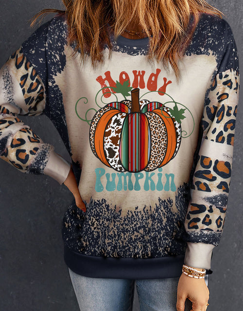Load image into Gallery viewer, Pumpkin Graphic Long Sleeve Sweatshirt
