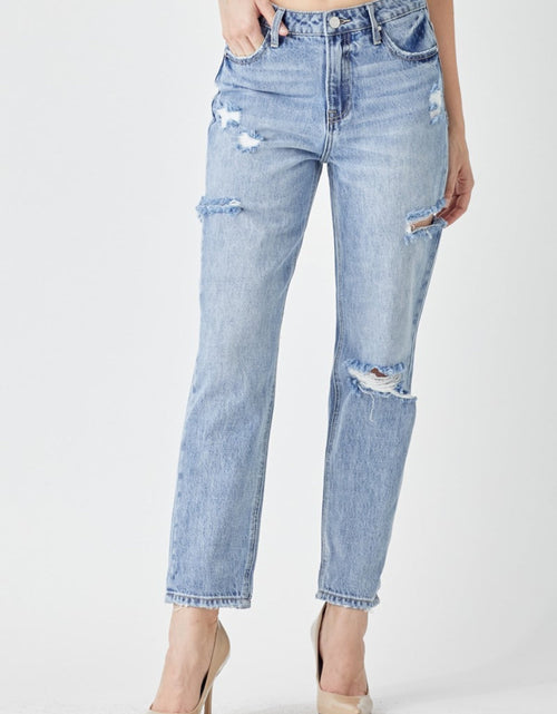 Load image into Gallery viewer, RISEN Distressed Slim Cropped Jeans
