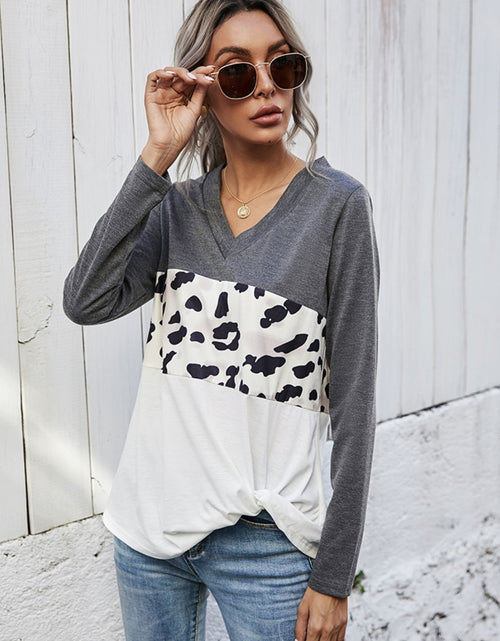 Load image into Gallery viewer, Shiny Leopard Color Block V-Neck Twisted Tee

