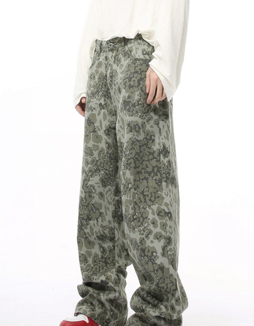 Load image into Gallery viewer, Camouflage Jeans with Pockets
