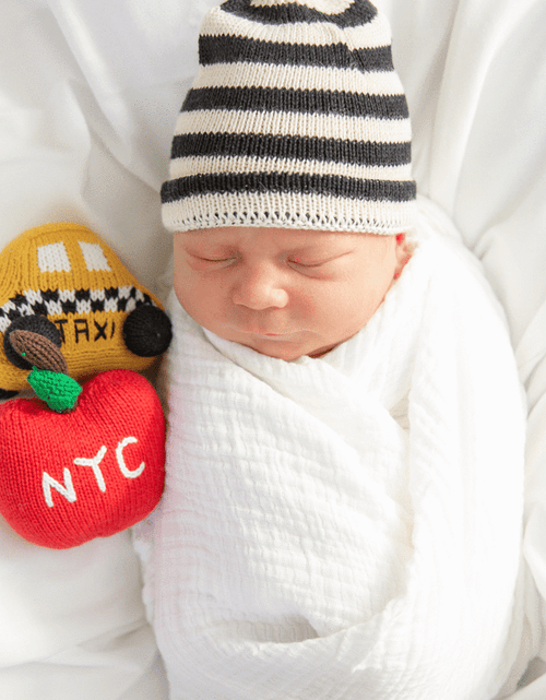 Load image into Gallery viewer, Baby New Yorker Organic Gift Set | Estella by Estella
