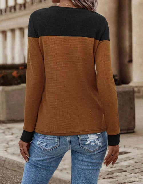 Load image into Gallery viewer, Contrast Buttoned Round Neck Long Sleeve T-Shirt
