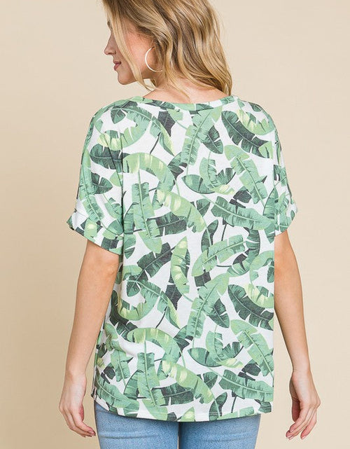 Load image into Gallery viewer, BOMBOM Lightweight Printed Round Neck Short Sleeve T-Shirt
