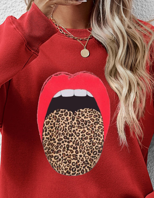 Load image into Gallery viewer, Leopard Lip Graphic Round Neck Sweatshirt
