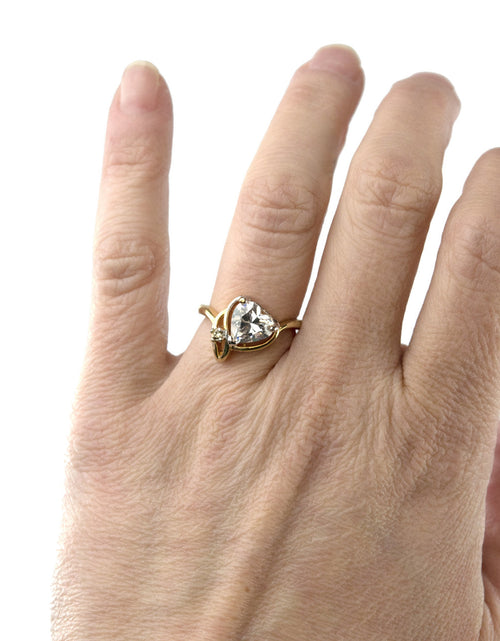 Load image into Gallery viewer, Vintage Jewelry Emerald Austrian Crystal Heart Ring 18k Yellow gold Electroplated Made in the USA by PVD Vintage Jewelry
