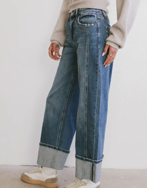 Load image into Gallery viewer, Straight Leg Jeans with Pockets

